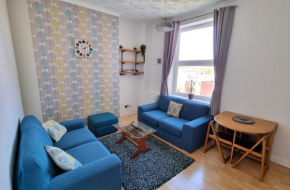 Southsea Escape - Coastal Holiday Apartment - 2 double bedrooms